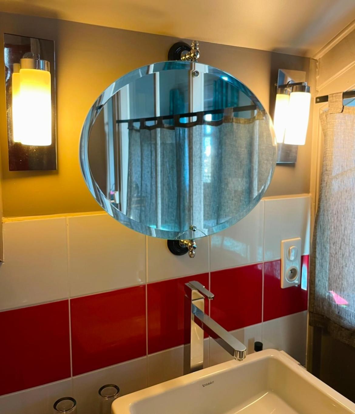 La Renaissance Hotel 4*