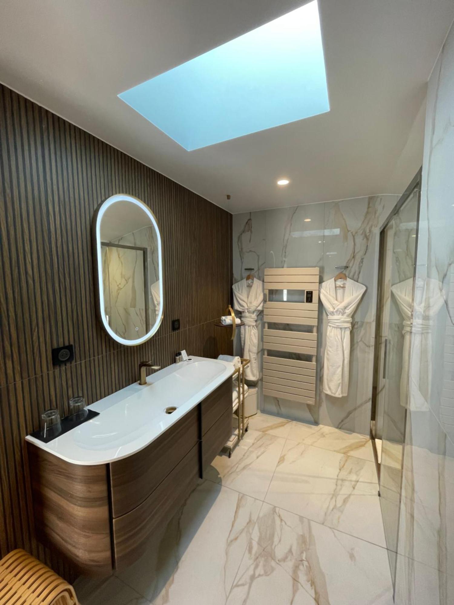 La Renaissance Hotel 4*